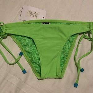 NWT OAKLEY Neon green plain swimwear